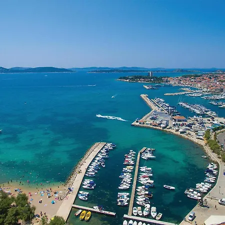 Apartament Augusta Senoe Iv *